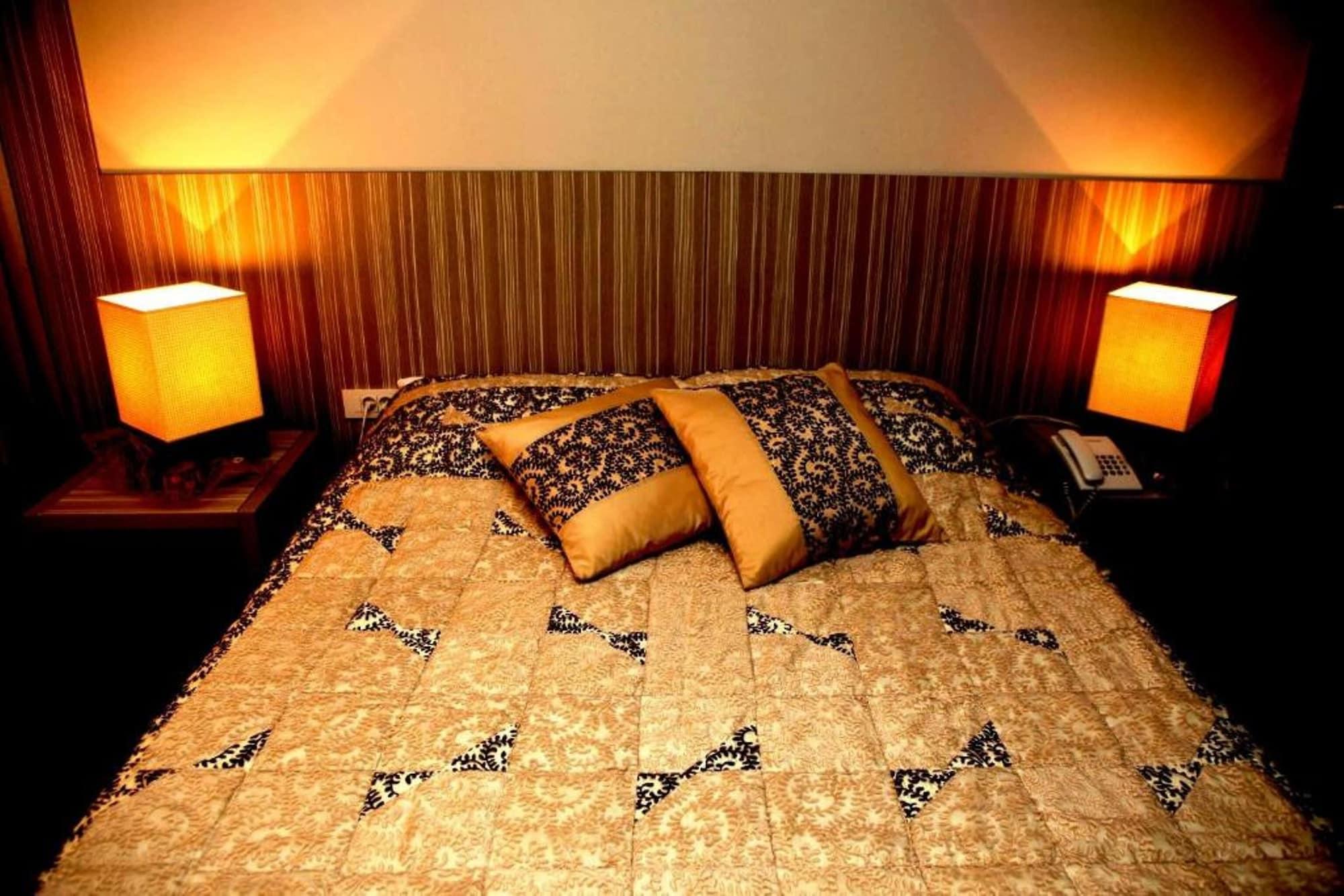 Hollywood Hotel Іліджа Екстер'єр фото