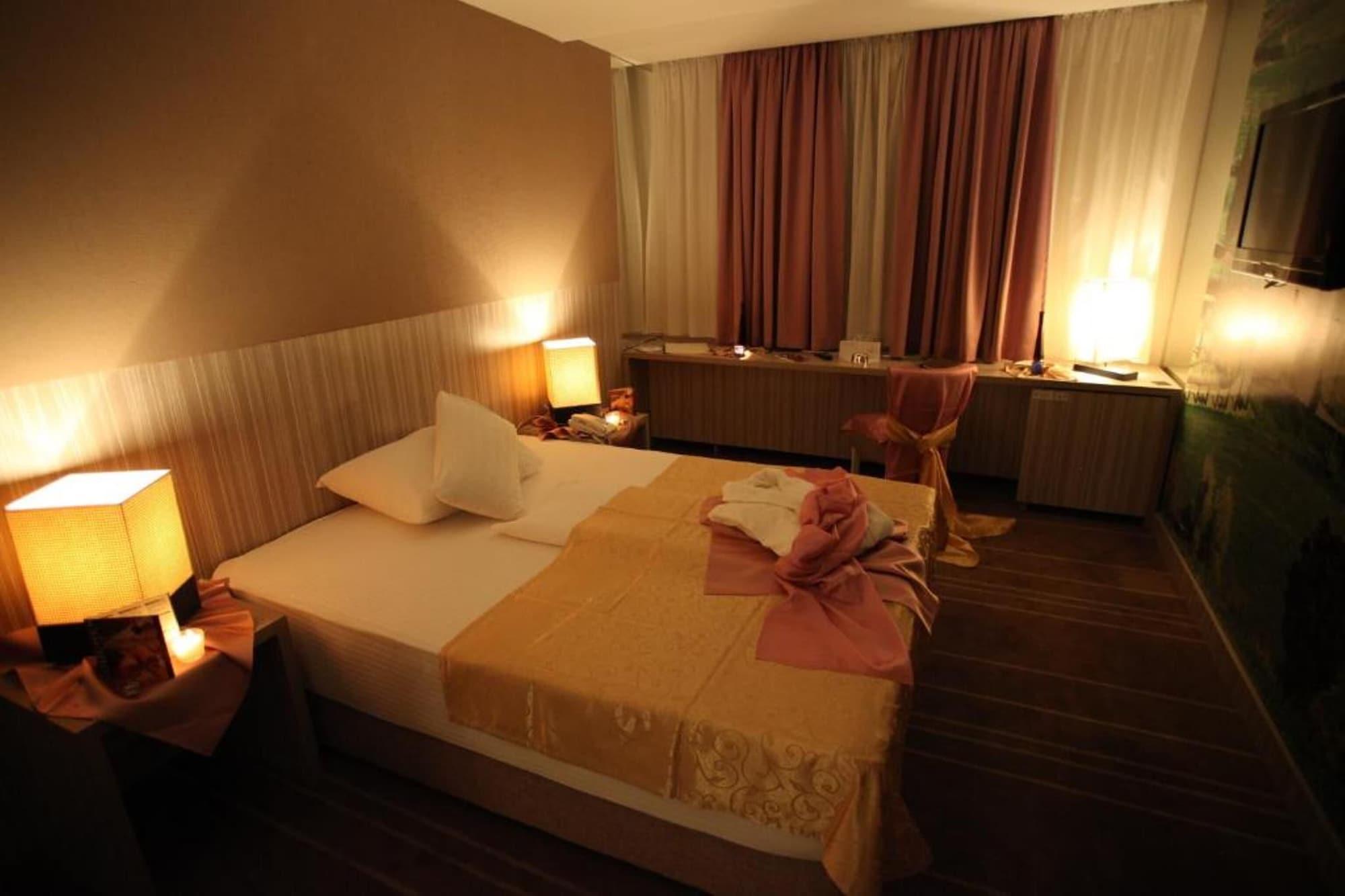 Hollywood Hotel Іліджа Екстер'єр фото