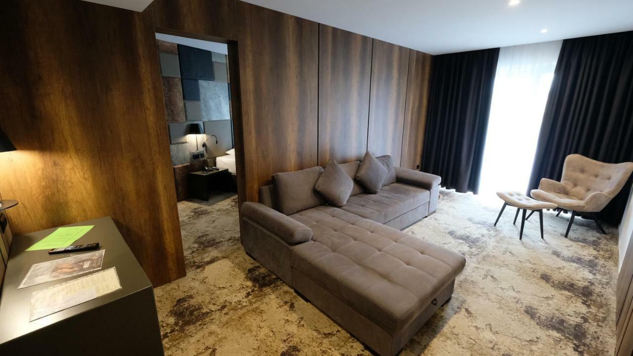 Hollywood Hotel Іліджа Екстер'єр фото
