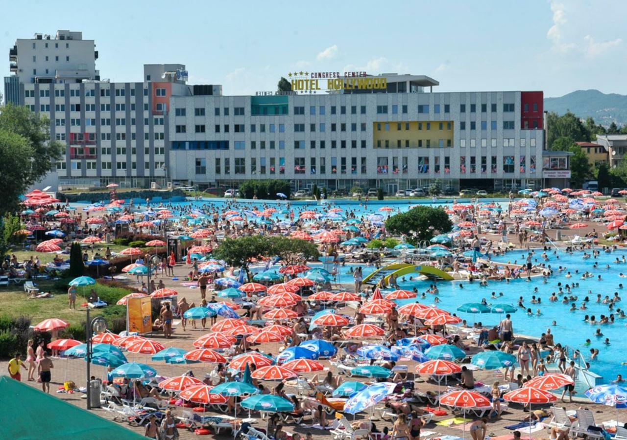 Hollywood Hotel Іліджа Екстер'єр фото